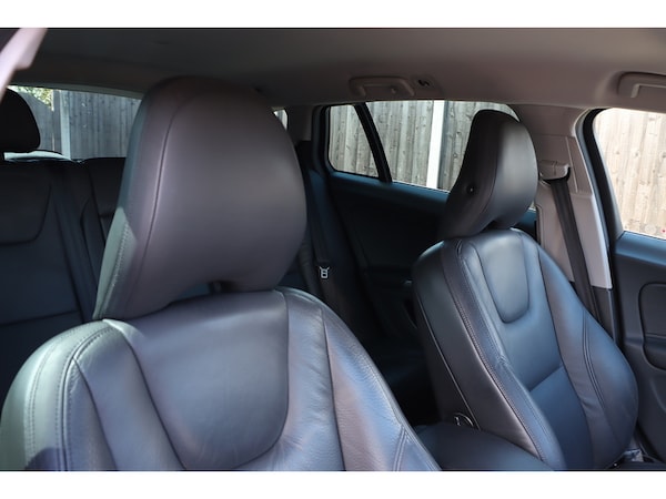 Used Volvo V60 for sale - 75542940: Photo 37
