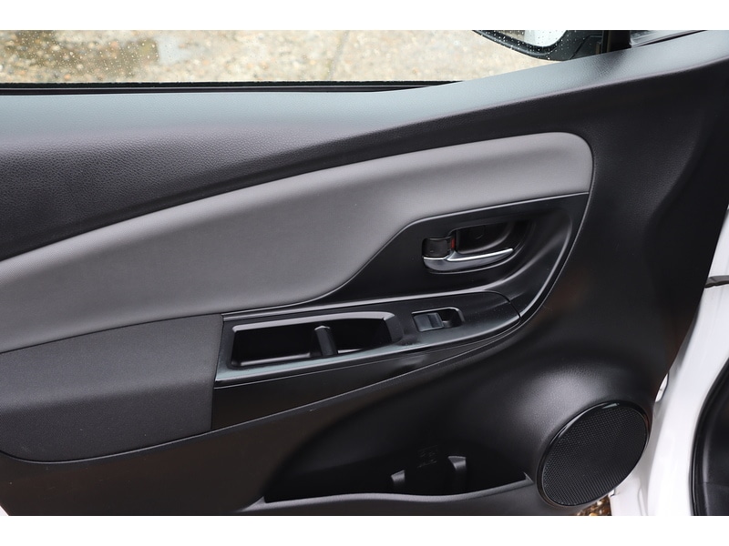 Used Toyota Yaris 2016 for sale - 77303219: Photo 32