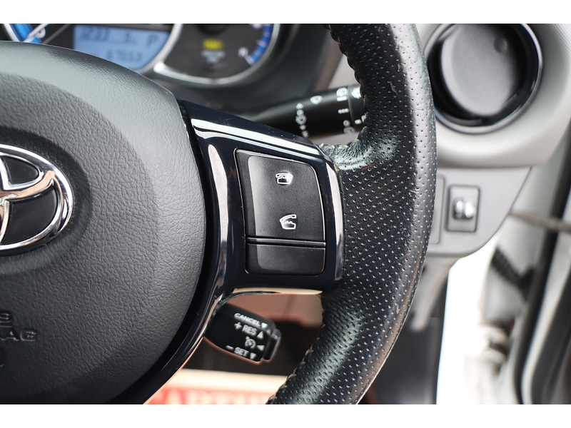 Used Toyota Yaris 2016 for sale - 77303219: Photo 43