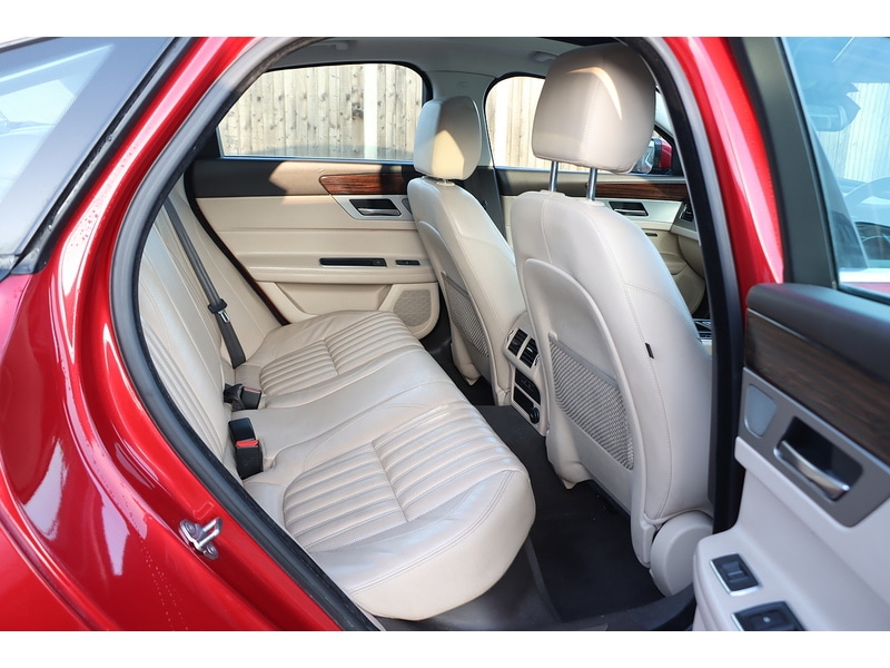 Used Jaguar XE 2015 for sale - 77072845: Photo 11