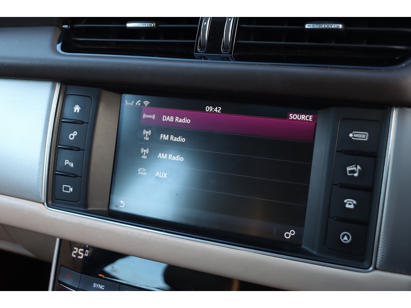 Used Jaguar XE 2015 for sale - 77072845: Photo 15