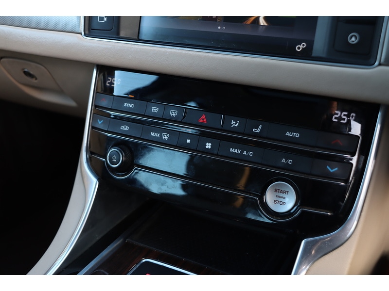 Used Jaguar XE 2015 for sale - 77072845: Photo 16