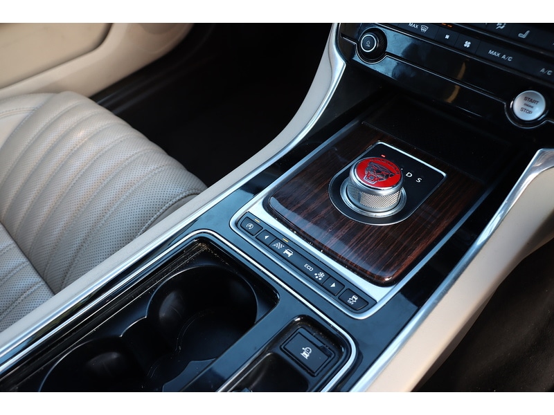 Used Jaguar XE 2015 for sale - 77072845: Photo 17