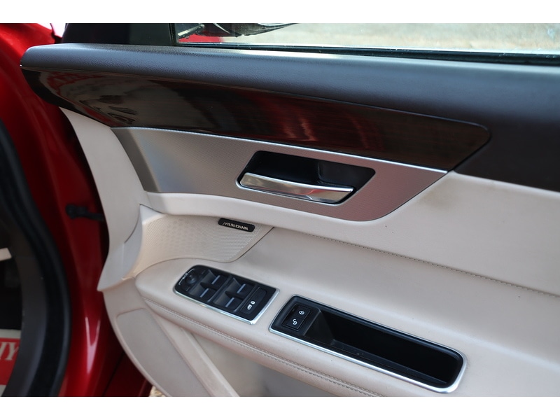 Used Jaguar XE 2015 for sale - 77072845: Photo 9