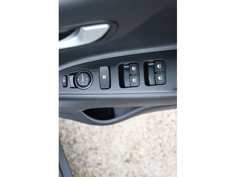 Used Kia Stonic 2021 for sale - 76148370: Photo 27