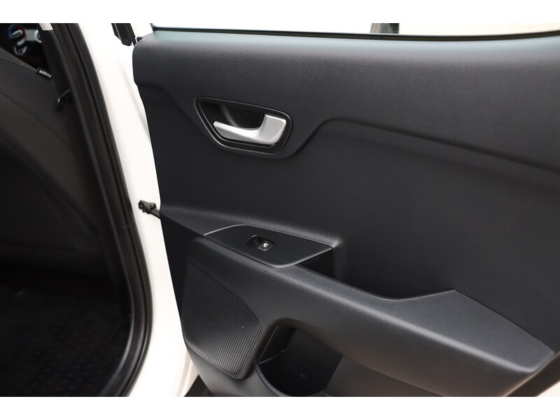 Used Kia Stonic 2021 for sale - 76148370: Photo 31