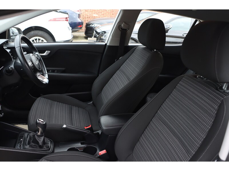 Used Kia Stonic 2021 for sale - 76148370: Photo 35