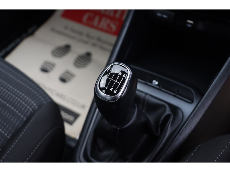 Used Kia Stonic 2021 for sale - 76148370: Photo 39