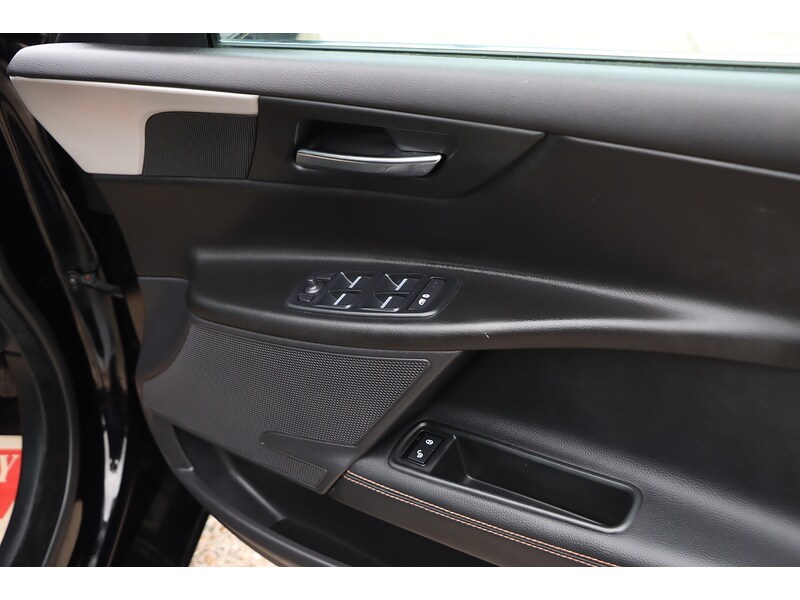 Used Jaguar XE 2017 for sale - 76163706: Photo 24