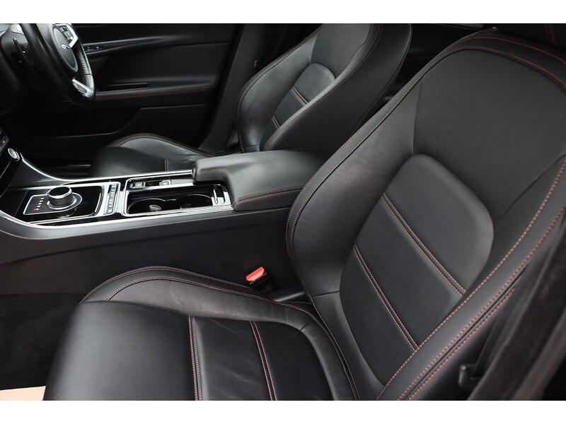 Used Jaguar XE 2017 for sale - 76163706: Photo 32