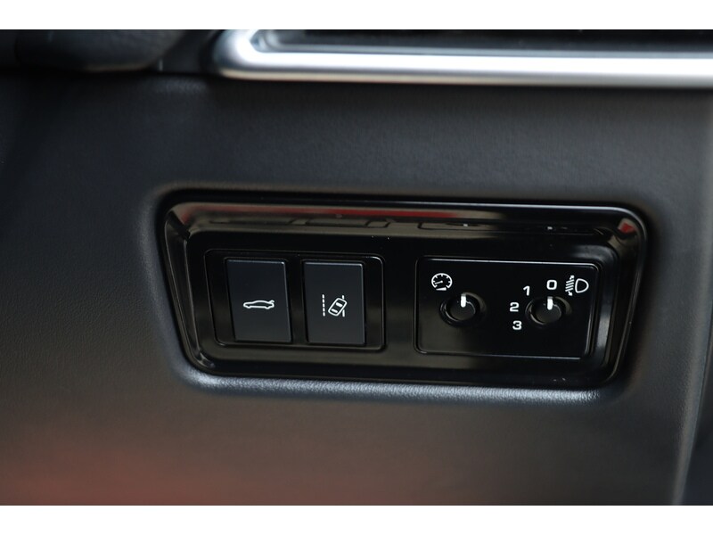 Used Jaguar XE 2017 for sale - 76163706: Photo 41