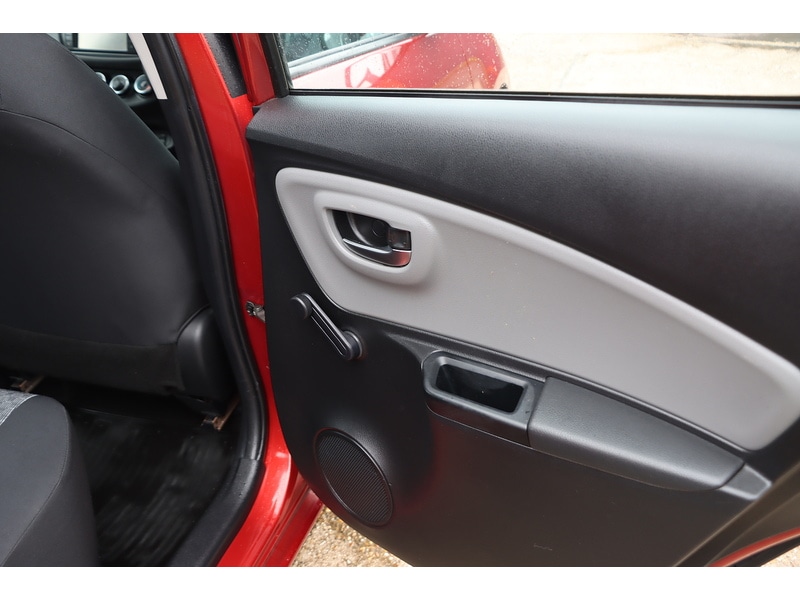 Used Toyota Yaris 2015 for sale - 77452656: Photo 26