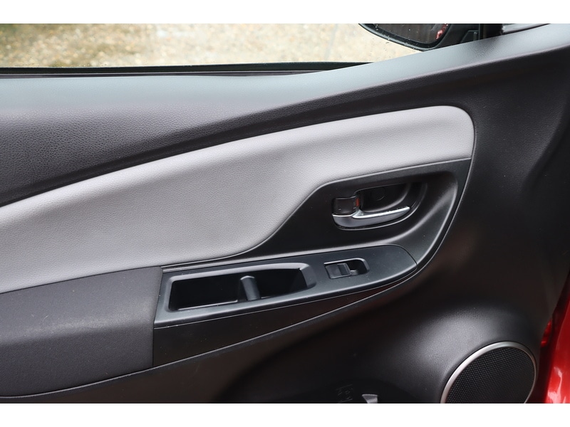 Used Toyota Yaris 2015 for sale - 77452656: Photo 28