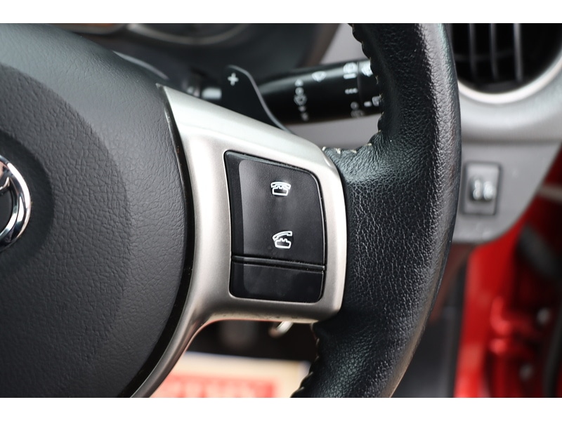 Used Toyota Yaris 2015 for sale - 77452656: Photo 40