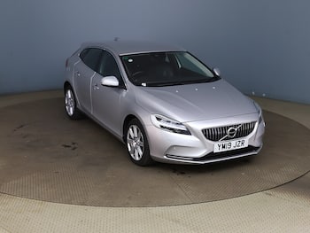 Used Volvo V40 2019 for sale - 79747561: Photo