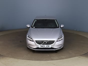 Used Volvo V40 2019 for sale - 79747561: Photo