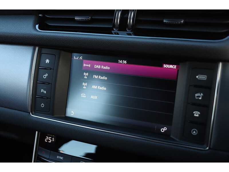 Used Jaguar XF 2018 for sale - 76918048: Photo 30