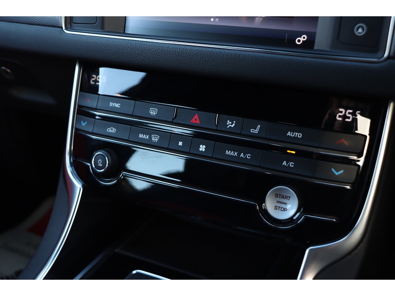 Used Jaguar XF 2018 for sale - 76918048: Photo 33