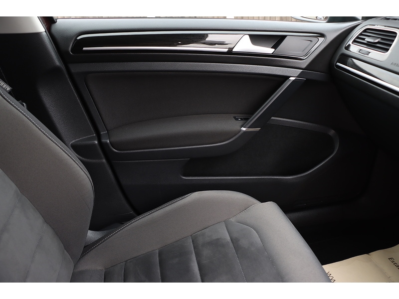 Used Volkswagen Golf 2017 for sale - 76185804: Photo 47