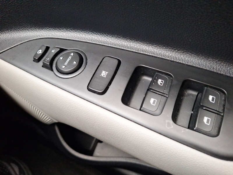 Used Kia Stonic 2023 for sale - 76397341: Photo 13