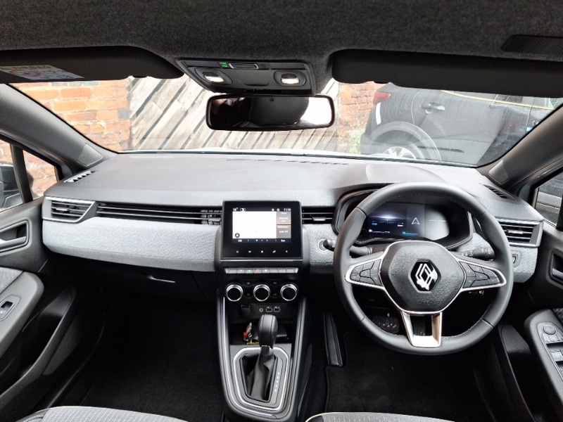 Used Renault Clio 2024 for sale - 75989650: Photo 2