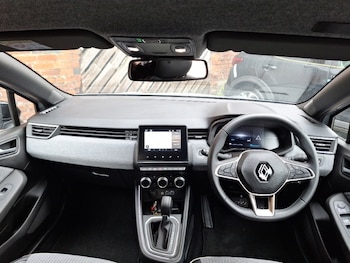 Used Renault Clio 2024 for sale - 75989650: Photo