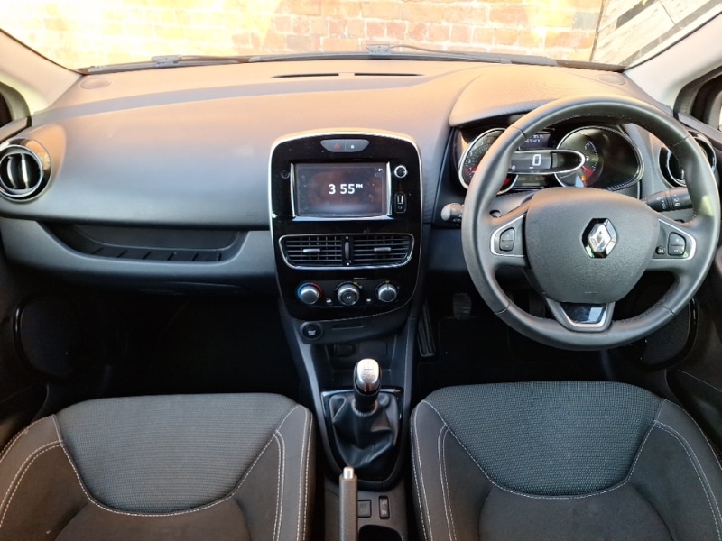 Used Renault Clio 2018 for sale - 76408076: Photo 2