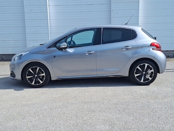 Used Peugeot 208 2019 for sale - 79074621: Photo