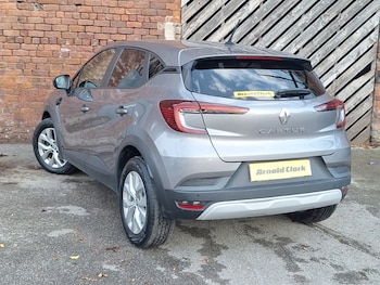 Used Renault Captur 2022 for sale - 76506938: Photo