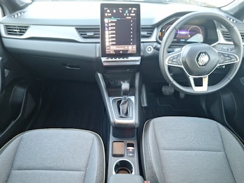 Used Renault Captur 2024 for sale - 76983389: Photo