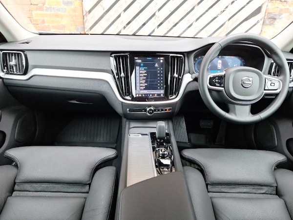 Used Volvo V60 2025 for sale - 76160490: Photo 2