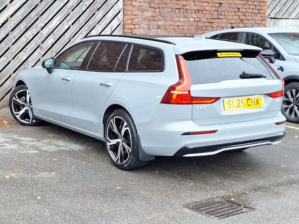 Used Volvo V60 2025 for sale - 76160490: Photo 3