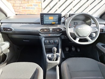Used Dacia Sandero Stepway 2023 for sale - 76233368: Photo 2