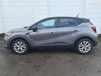 Used Renault Captur 2021 for sale - 76935558: Photo