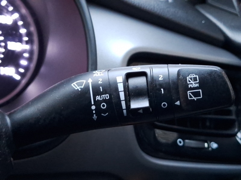 Used Kia Stonic 2018 for sale - 76471460: Photo 15