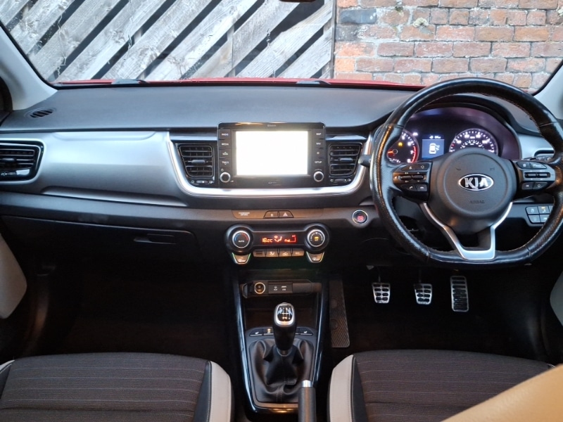 Used Kia Stonic 2018 for sale - 76471460: Photo 2