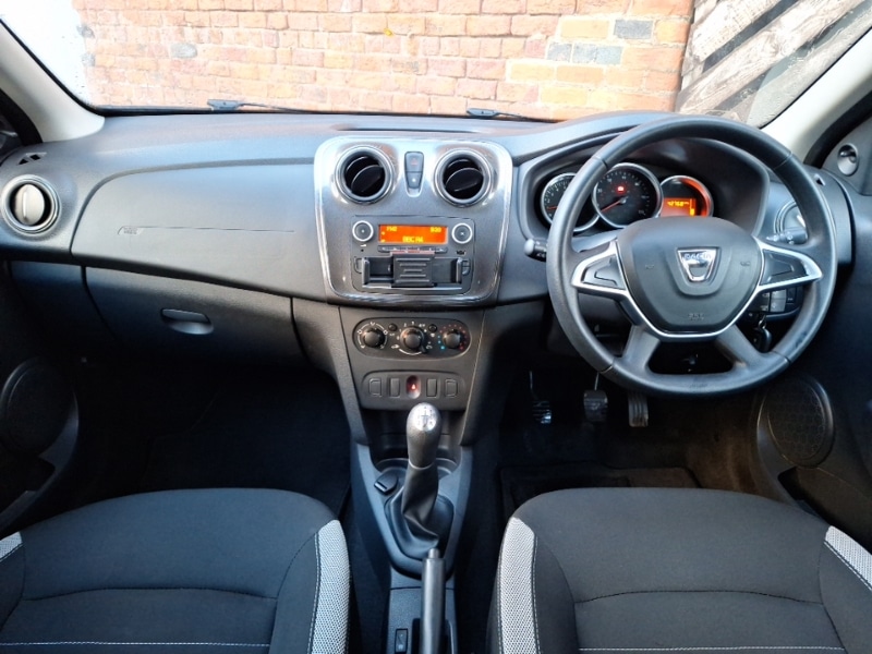 Used Dacia Sandero Stepway 2017 for sale - 76543407: Photo 2