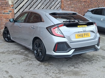 Used Honda Civic 2018 for sale - 76208153: Photo 3