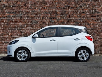 Used Hyundai i10 2023 for sale - 75686969: Photo