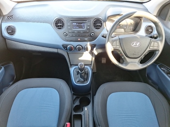 Used Hyundai i10 2016 for sale - 77933112: Photo