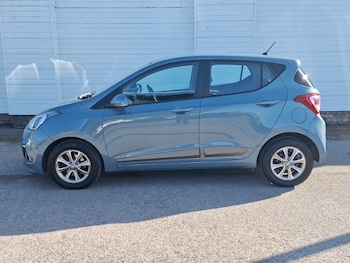 Used Hyundai i10 2016 for sale - 77933112: Photo