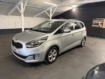 Used Kia Carens 2015 for sale - 78110120: Photo