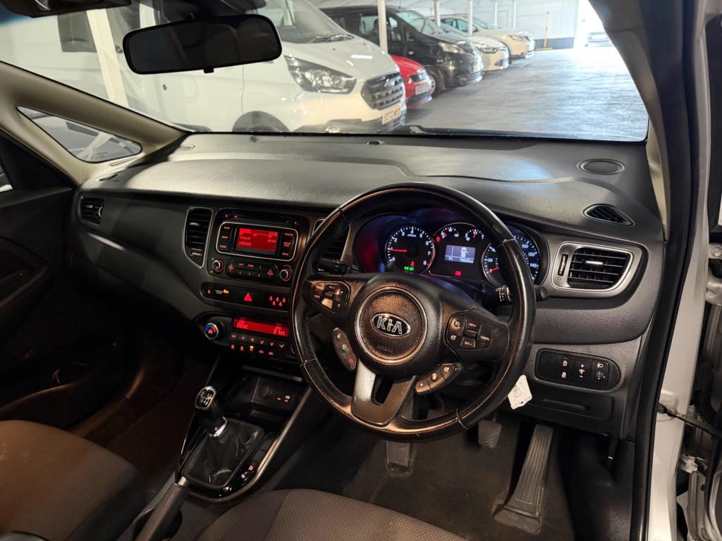 Used Kia Carens 2015 for sale - 78110120: Photo 8