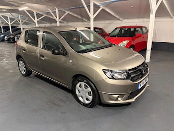 Used Dacia Sandero 2014 for sale - 76504765: Photo