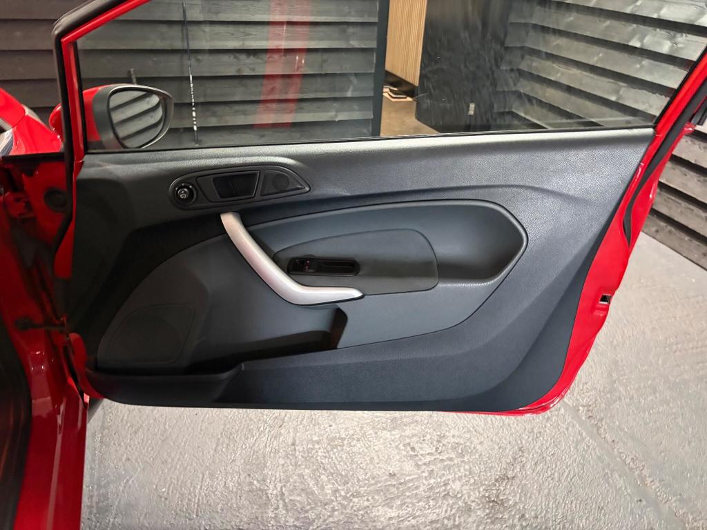 Used Ford Fiesta 2010 for sale - 76363157: Photo 13