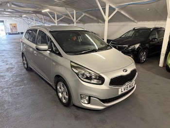 Used Kia Carens 2015 for sale - 79196553: Photo