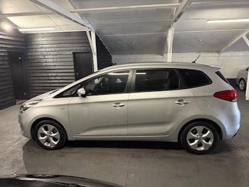 Used Kia Carens 2015 for sale - 79196553: Photo