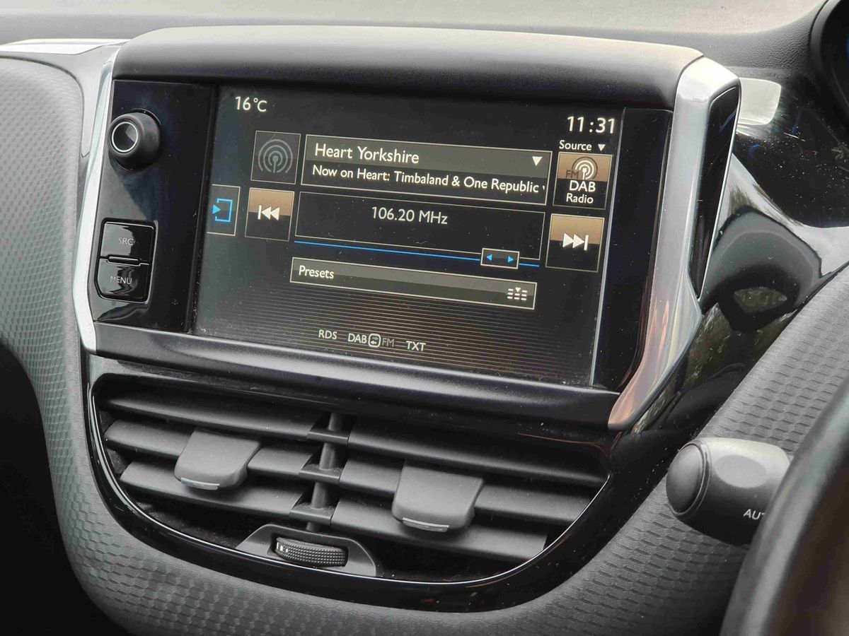 Used Peugeot 2008 2015 for sale - 76539936: Photo 19