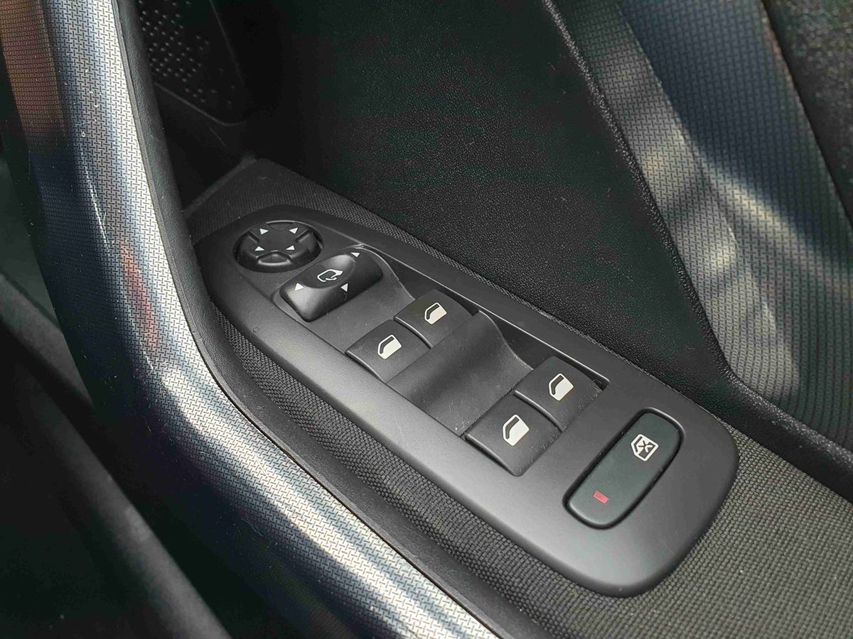 Used Peugeot 2008 2015 for sale - 76539936: Photo 21