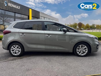 Used Kia Carens 2017 for sale - 76344025: Photo 2